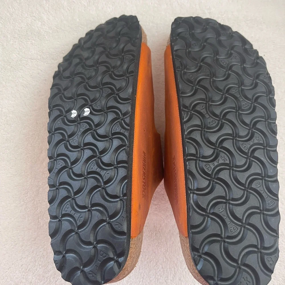 NEW BIRKENSTOCK ARIZONA BIG BUCKLE SLIDE SANDAL
BURNT ORANGE SIZE: 37 US6 - Picture 5 of 10